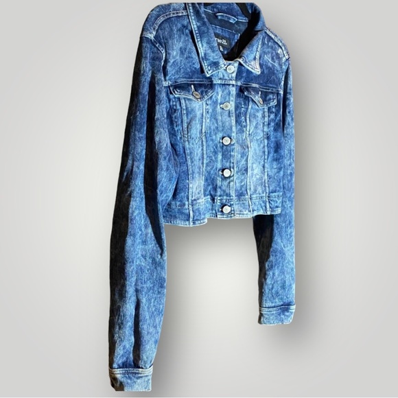 Rue21 denim jacket - Picture 2 of 10